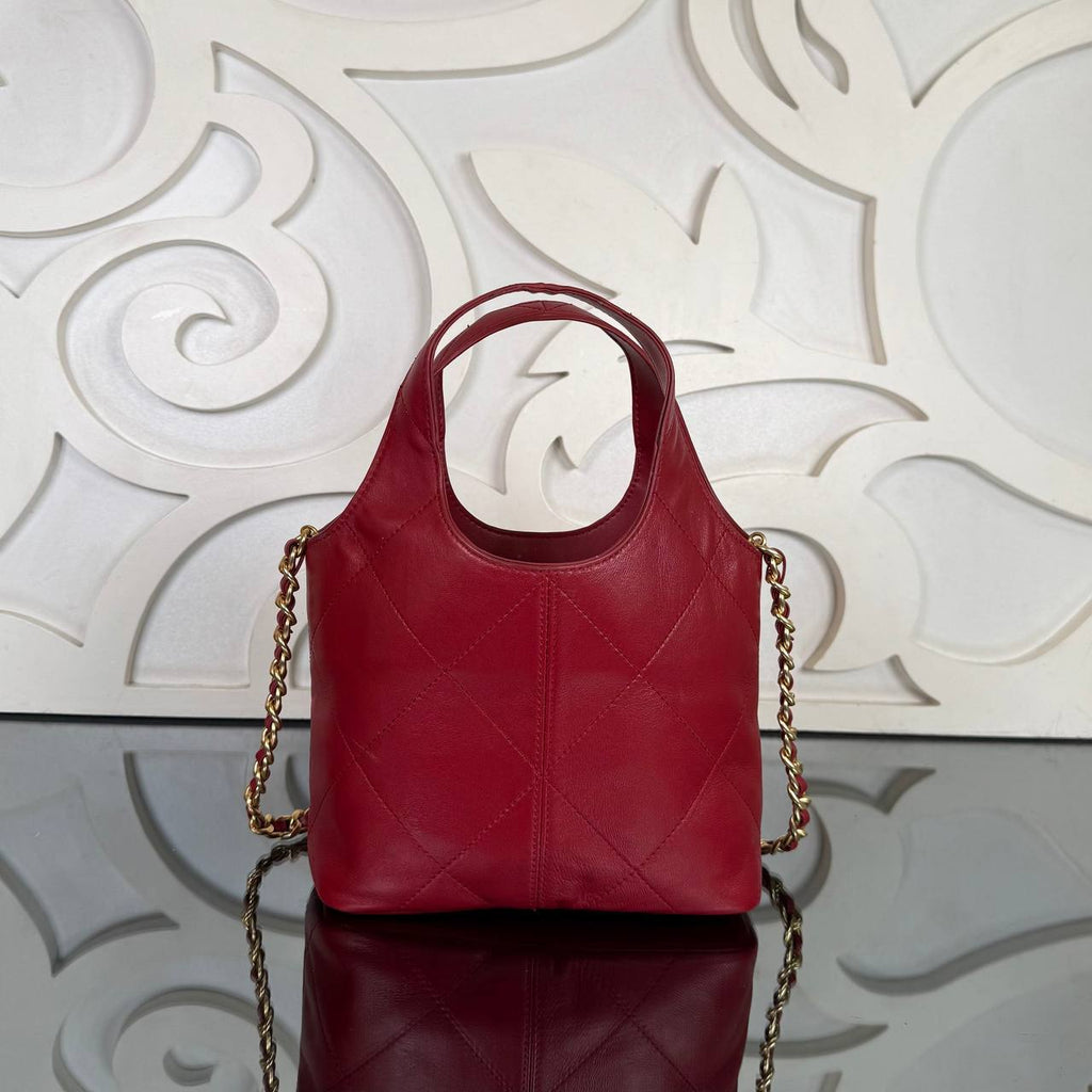 Chanel Small Tote Bag

21x17 cm
910657 ⭐️