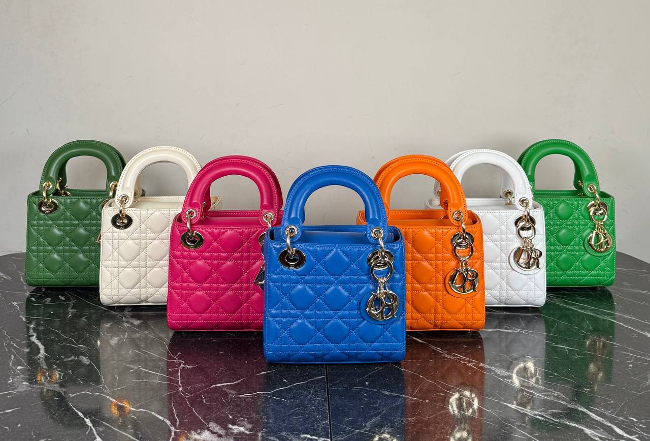 Christian Dior Lady Small Bag 

17x15 cm 
5079 ⭐️