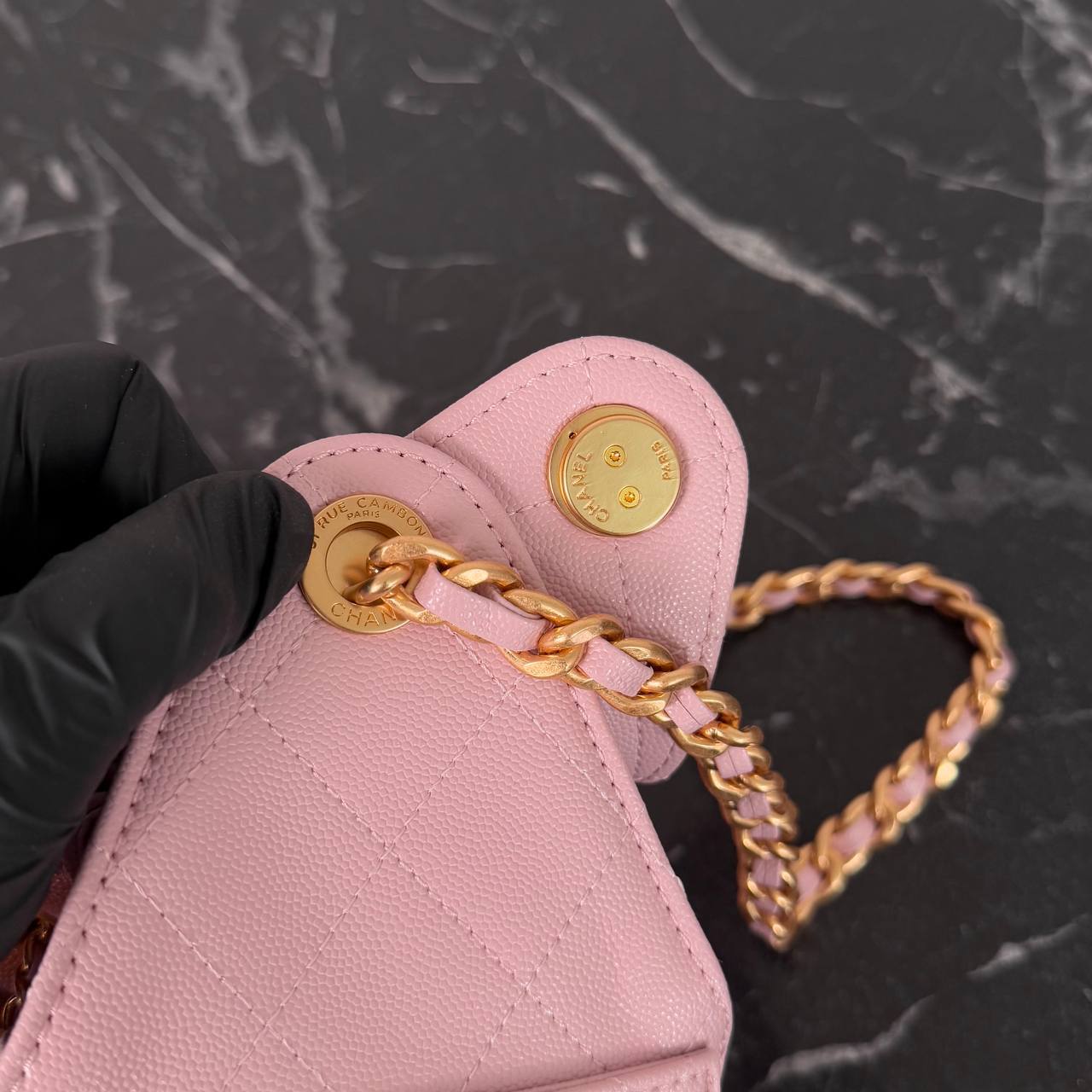 Chanel 25 Small Handbag

29x19 cm
910139 ⭐️