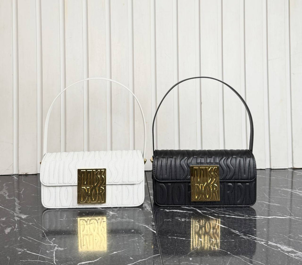 Christian Dior Miss Dior Flap Bag

21.5x11.5 cm
6711 ⭐️
