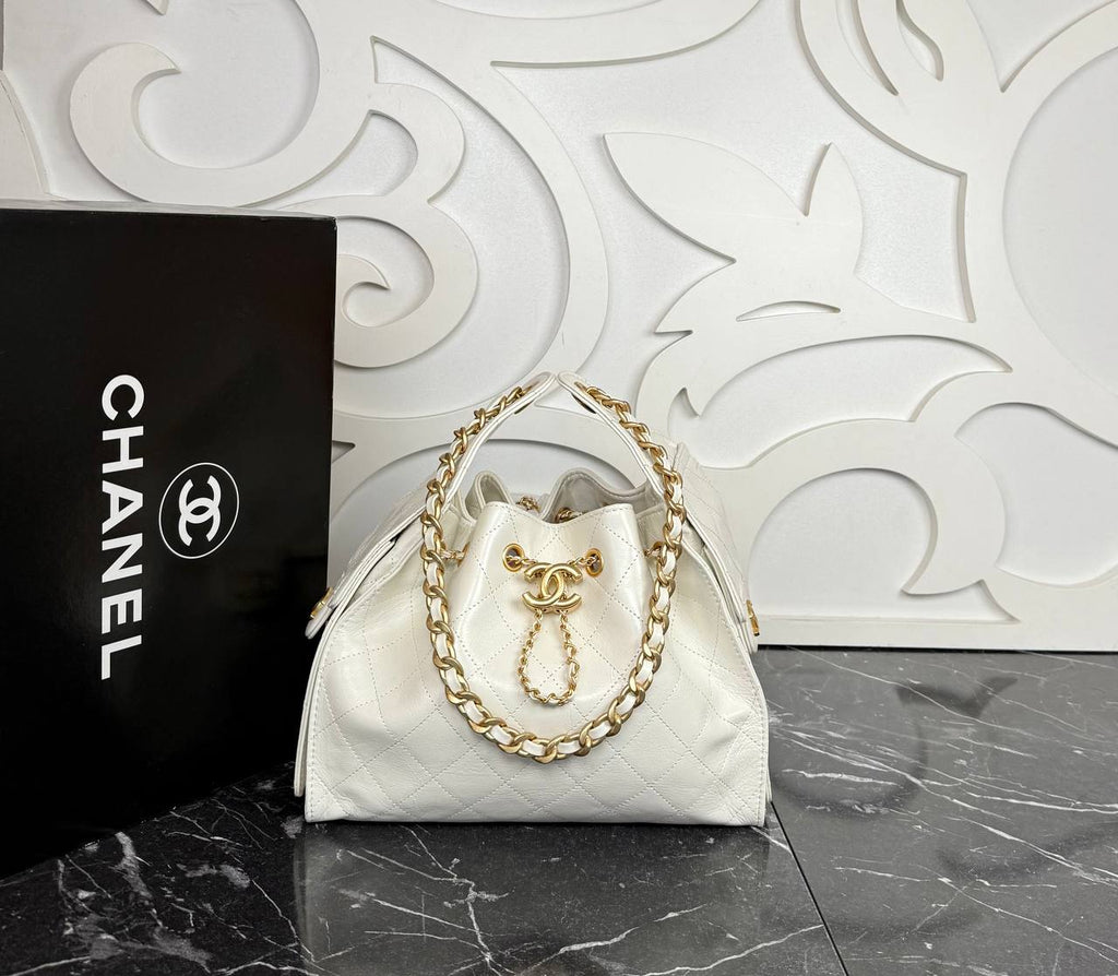 Chanel 25 Small Handbag

29x19 cm
910139 ⭐️