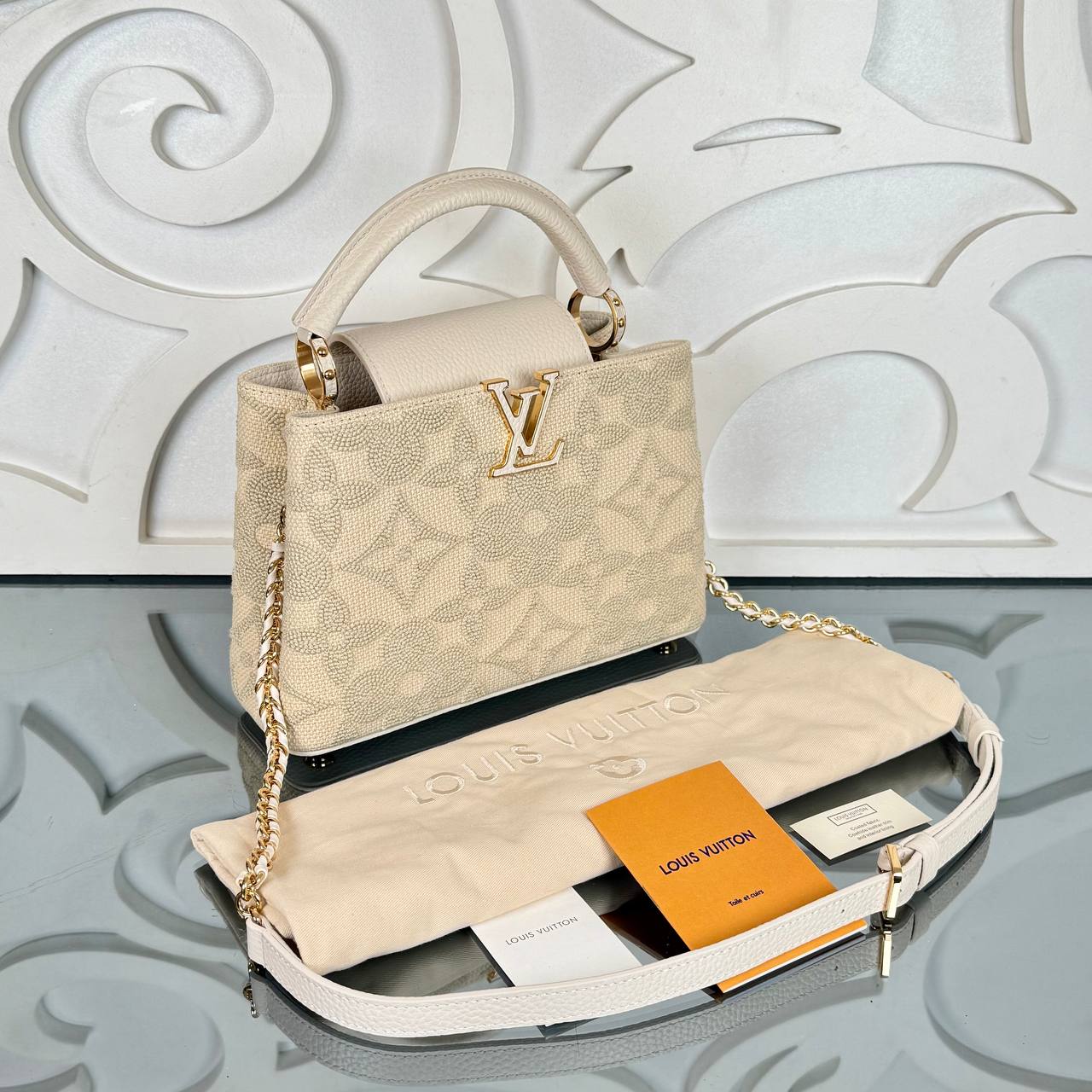 Louis Vuitton Capucines BB

910346 ⭐️