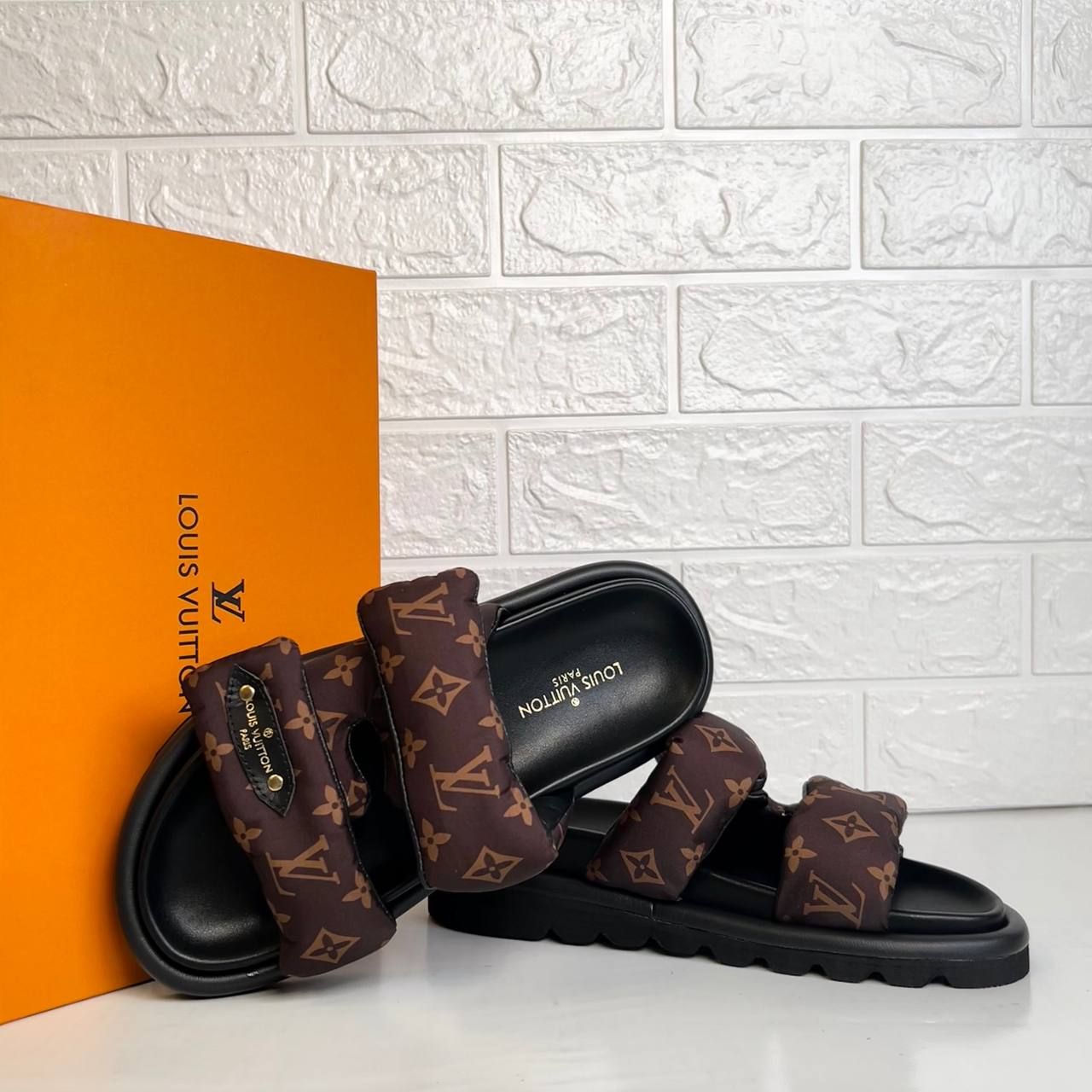 Louis Vuitton Pool Pillow Flat Comfort Mule

211116 ⭐️