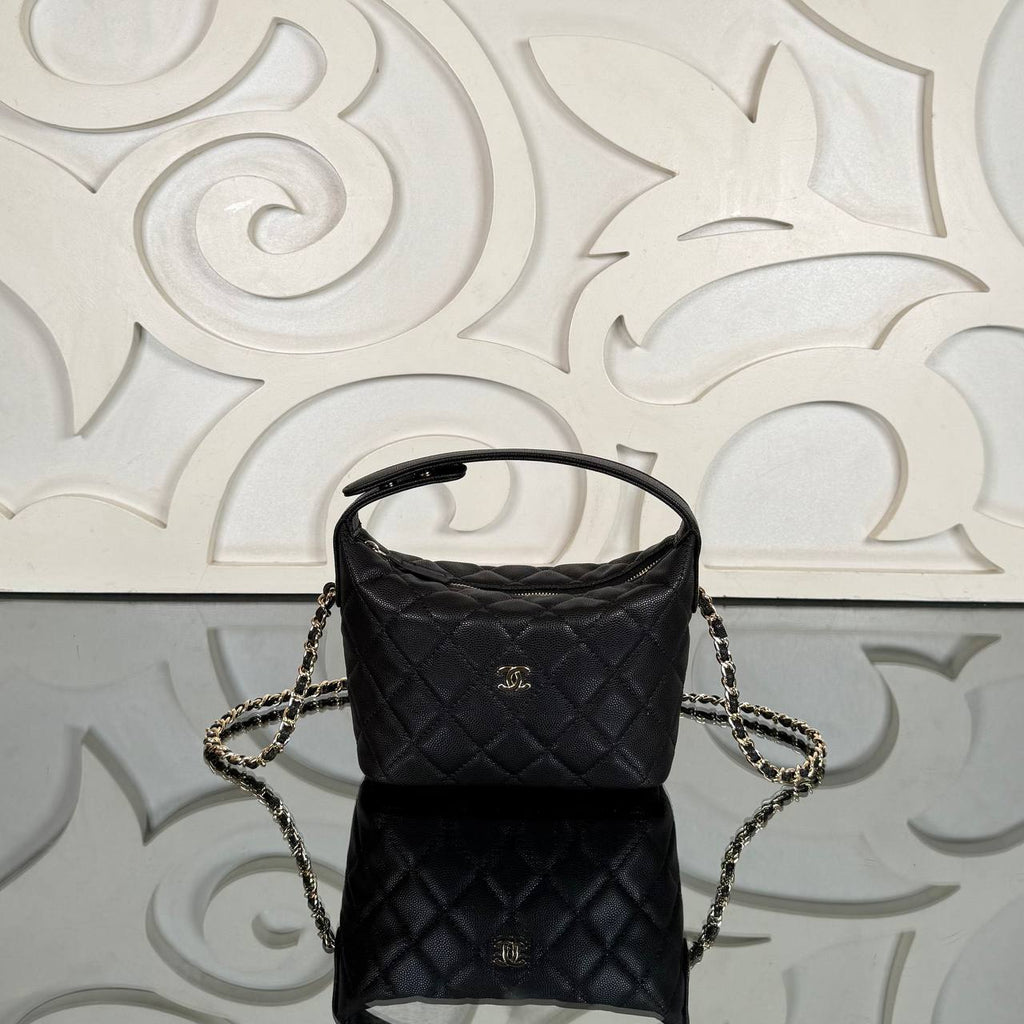 Chanel Mini Hobo Bag

15x9 cm
910706 ⭐️