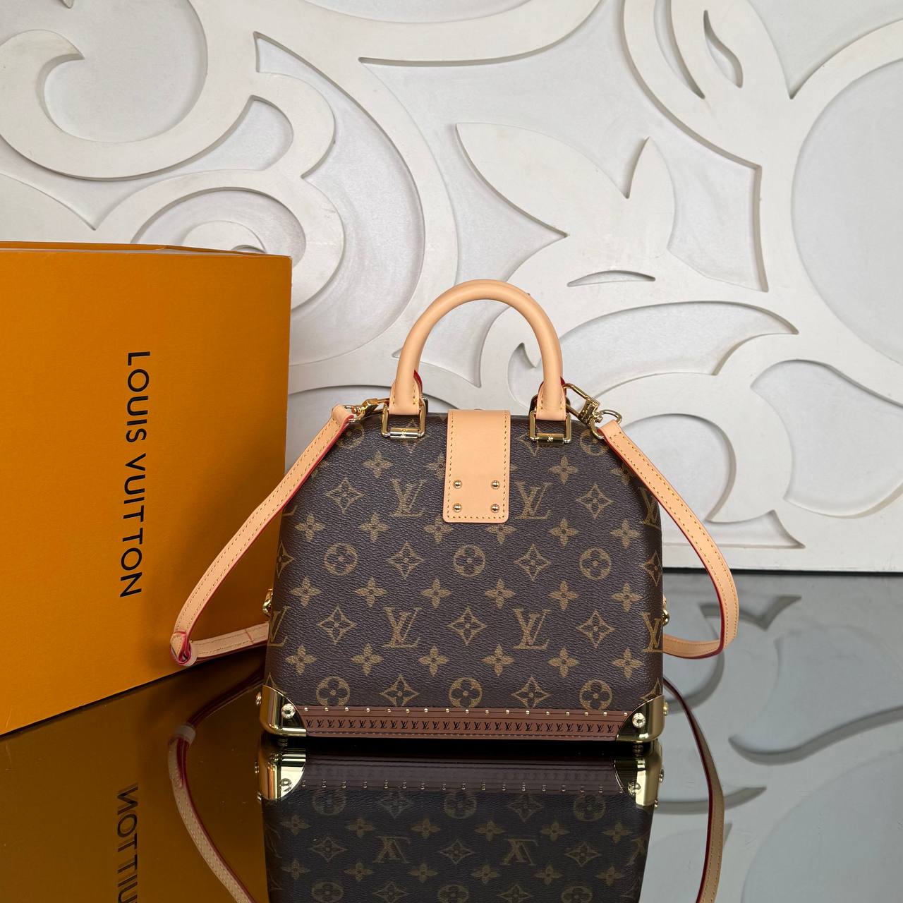 Louis Vuitton Alma Trunk

910958 ⭐️