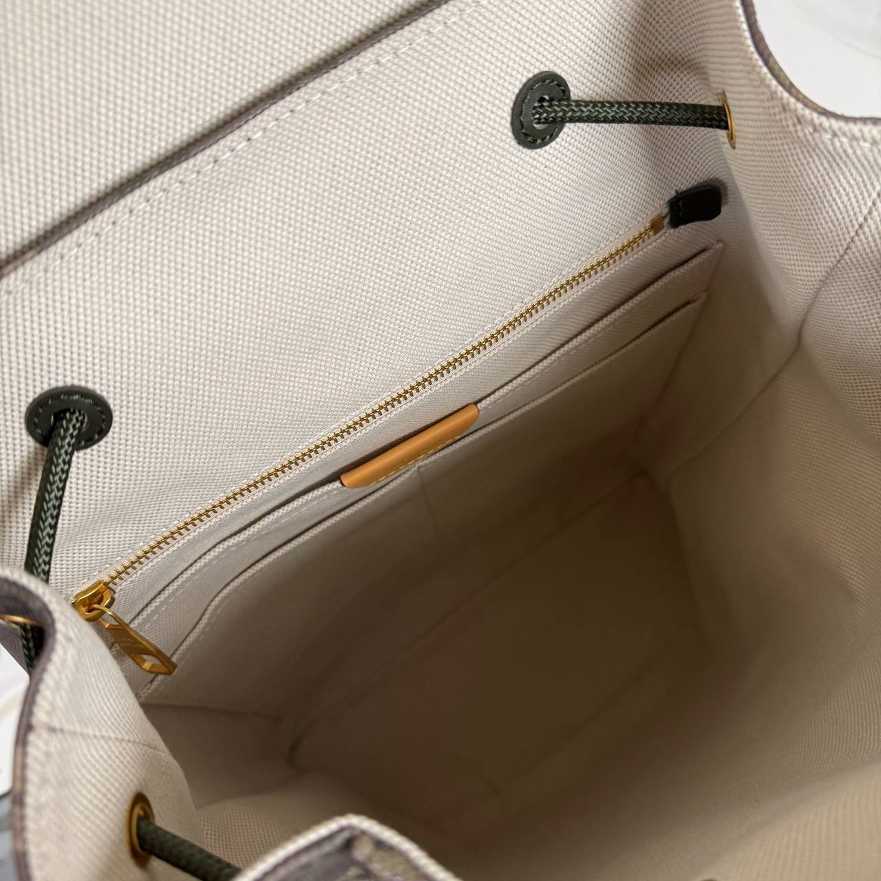 Louis Vuitton Christopher Backpack MM

910471 ⭐️