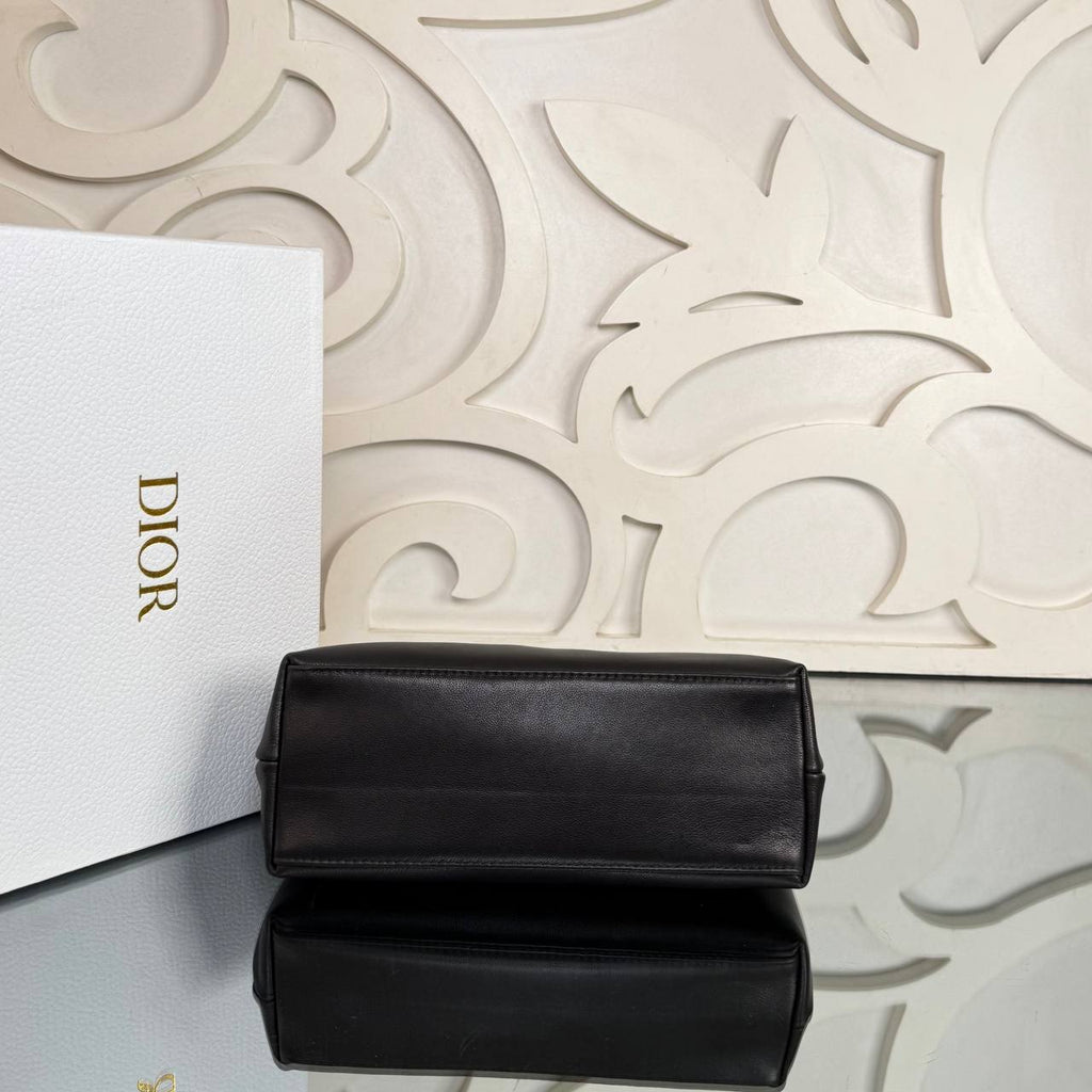 Christian Dior Small Bow Bag

24x16 cm 
910820 ⭐️