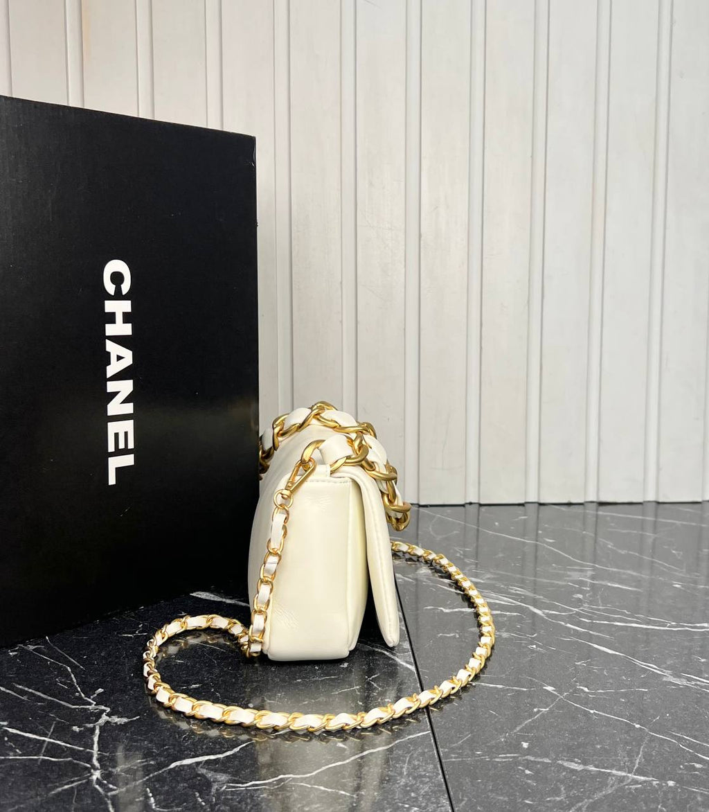 Chanel Small Flap Bag with Chain

24x13 cm 
6821 ⭐️