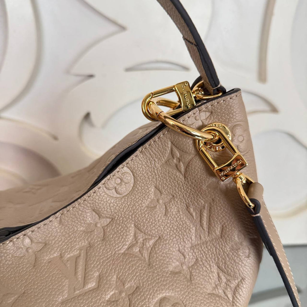 Louis Vuitton Hobo Metis

910619 ⭐️