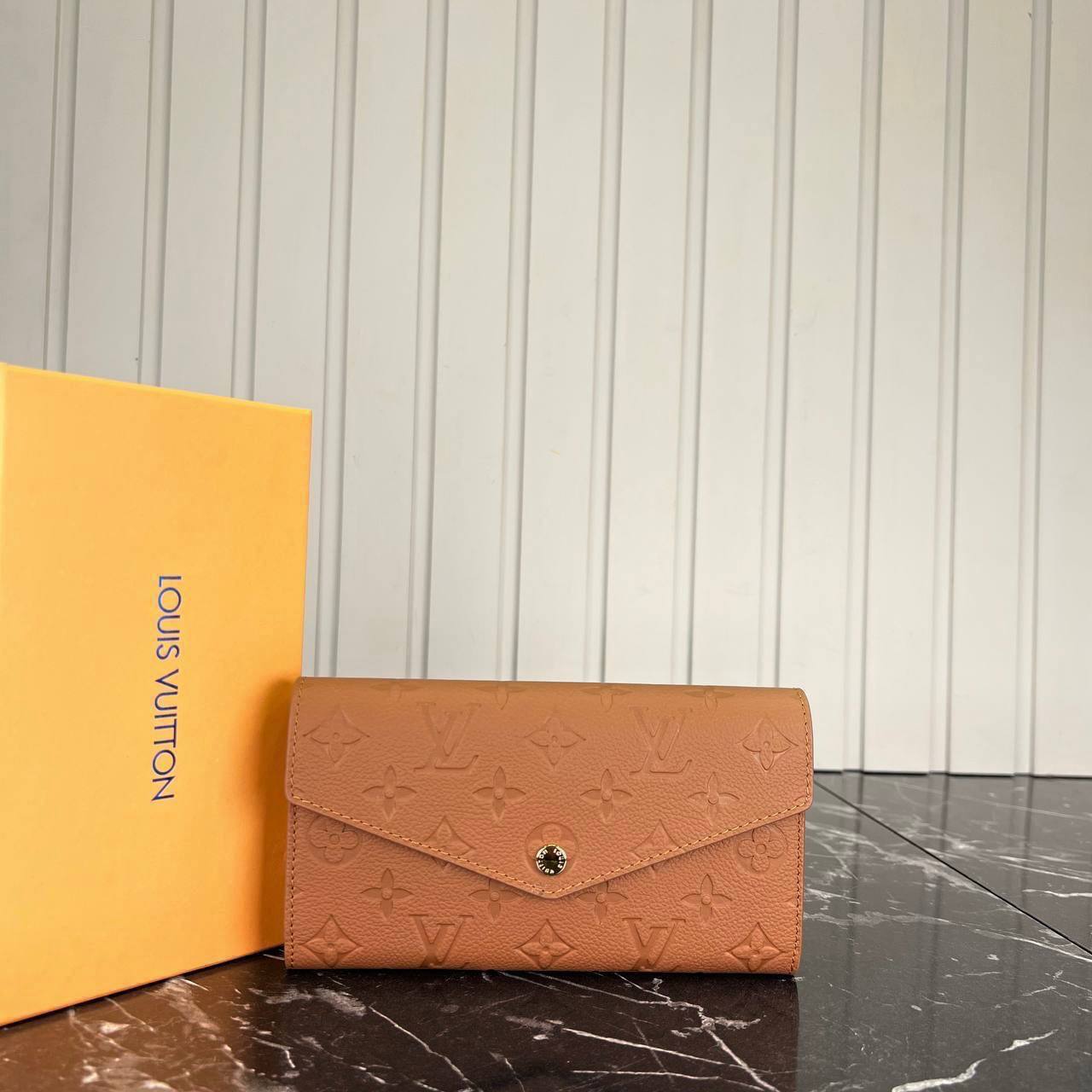 Louis Vuitton Sarah Wallet 

79-2 ⭐️