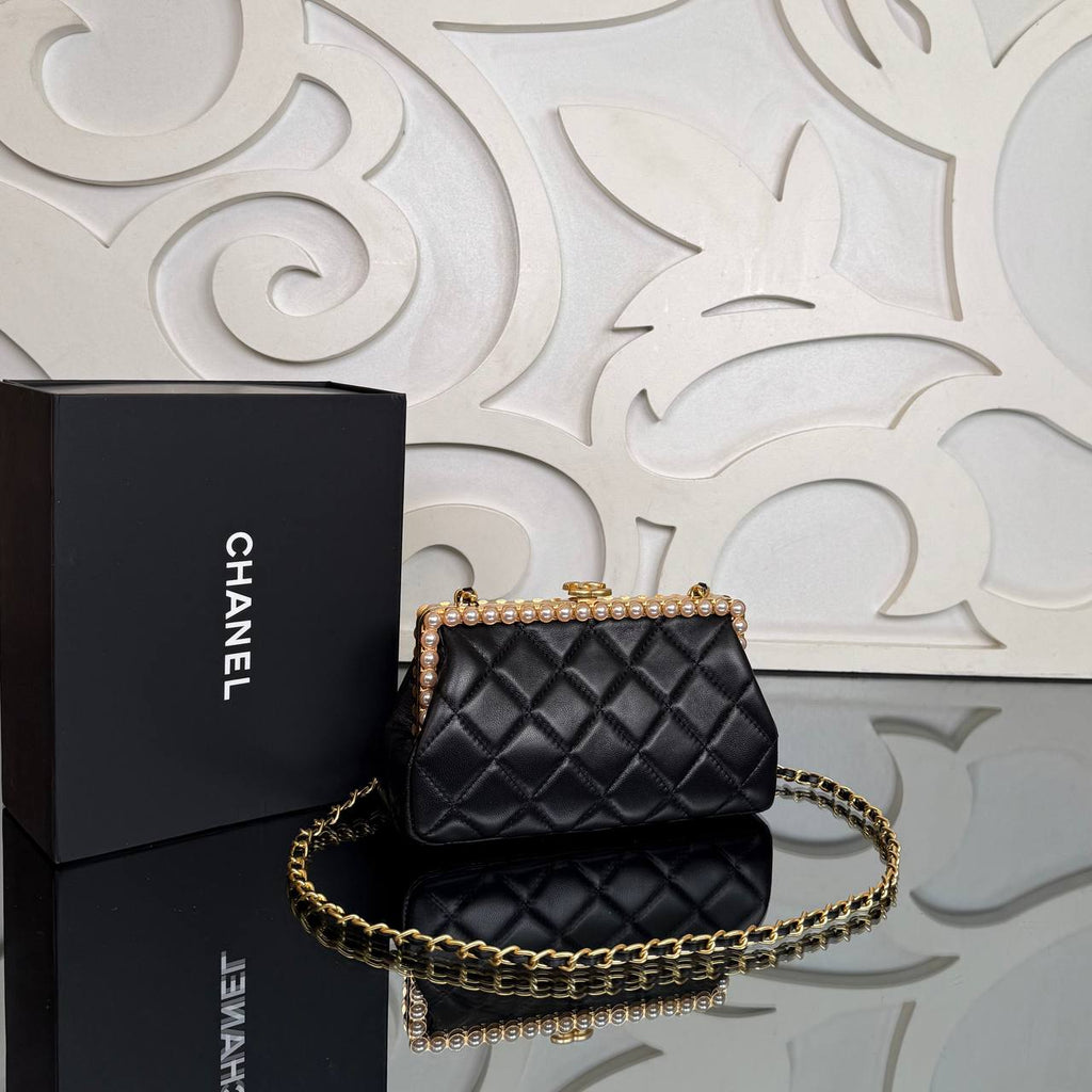 Chanel Mini Clutch

20x11.5 cm
910759 ⭐️