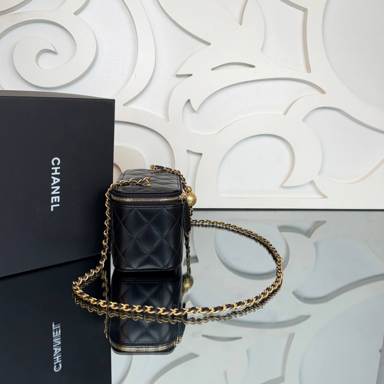 Chanel Small Vanity Bag with Goldball Hardware

16x10 cm
910218 ⭐️