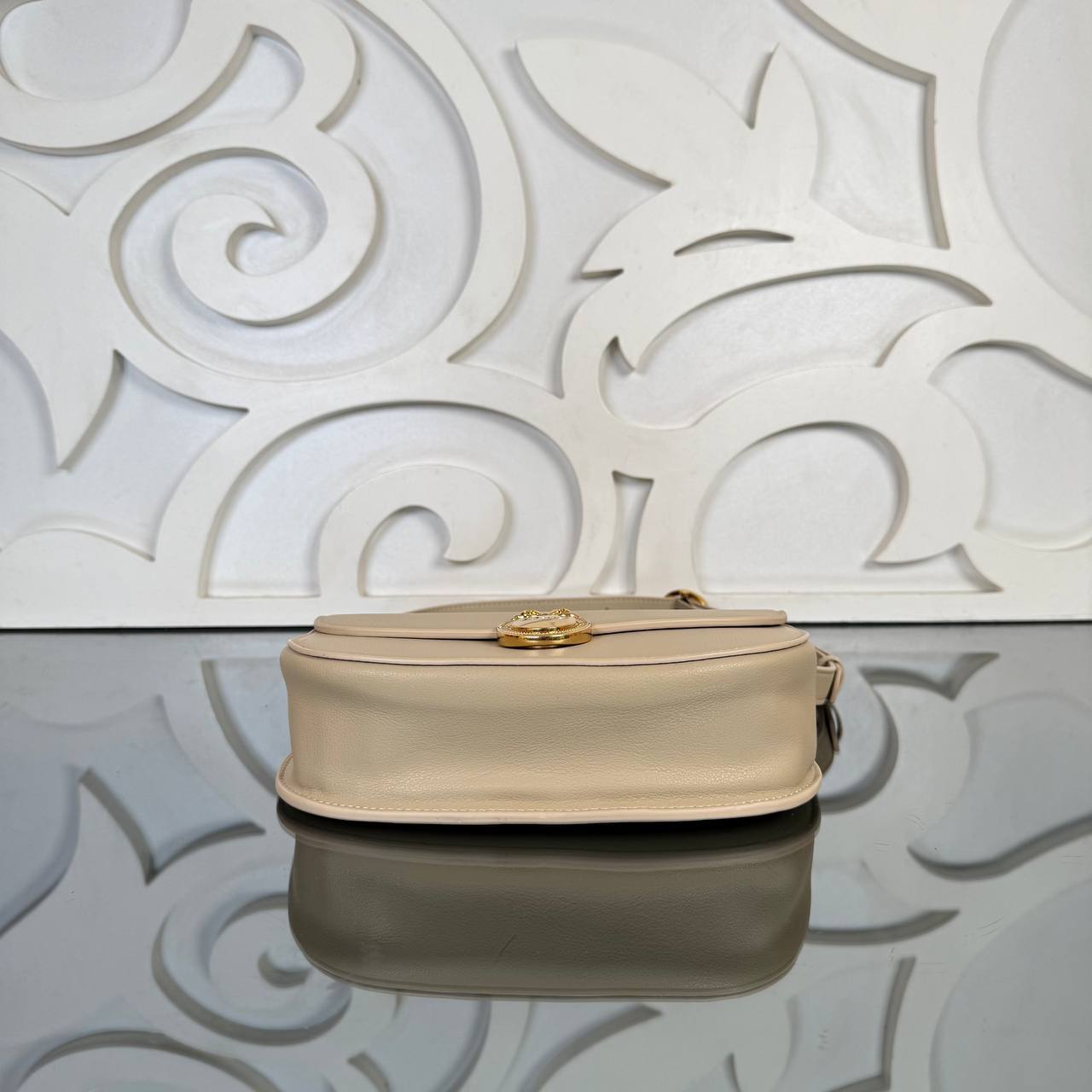Christian Dior Medallion Flap Bag Medium

23.5x16.5 cm 
910937 ⭐️