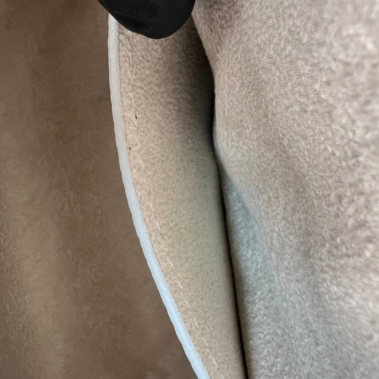 Louis Vuitton Twist MM Bag 

858-2 ⭐️