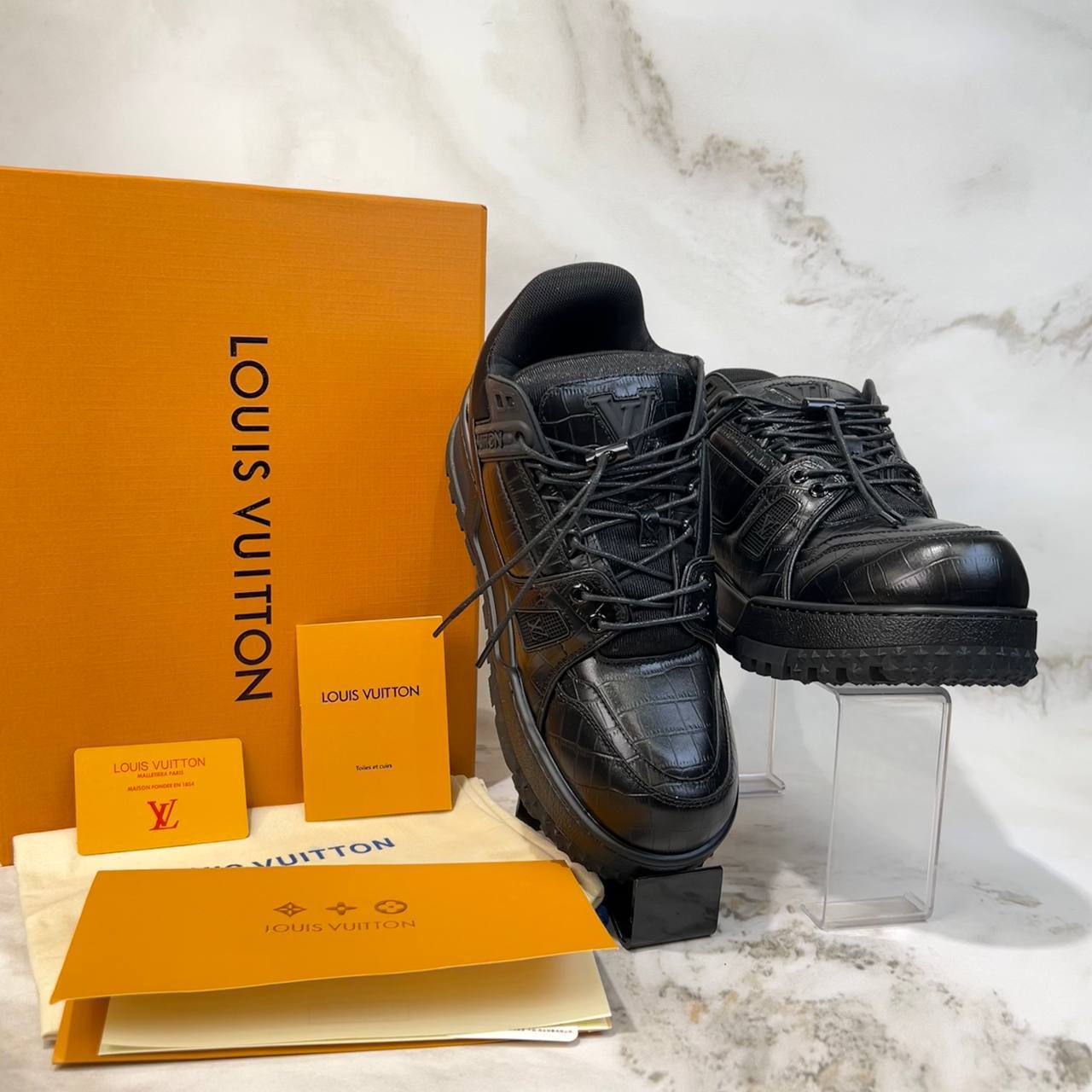 Louis vuitton sneakers 😍

3797-1⭐️