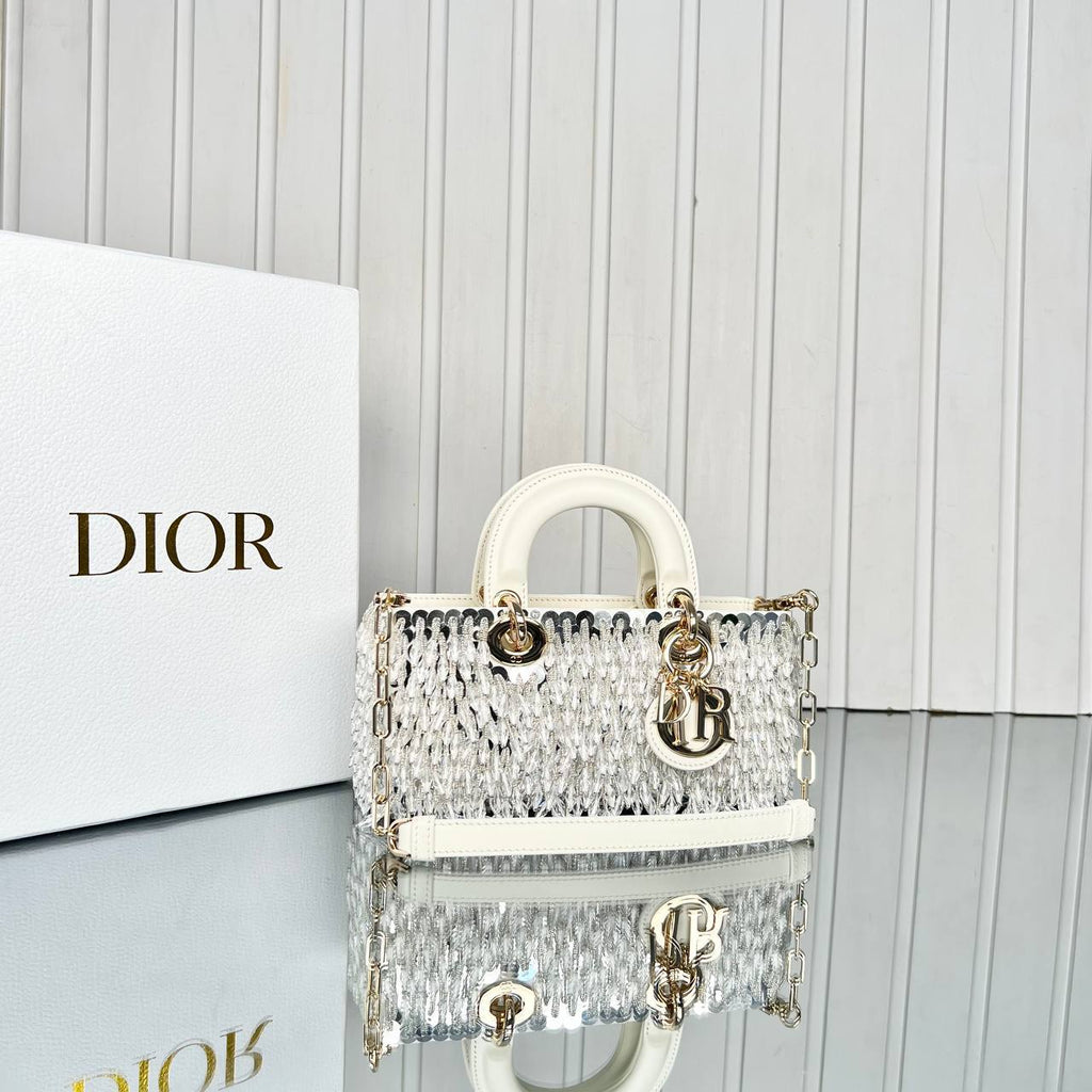 Christian Dior D-Joy Small

22x11.5 cm
5859 ⭐️