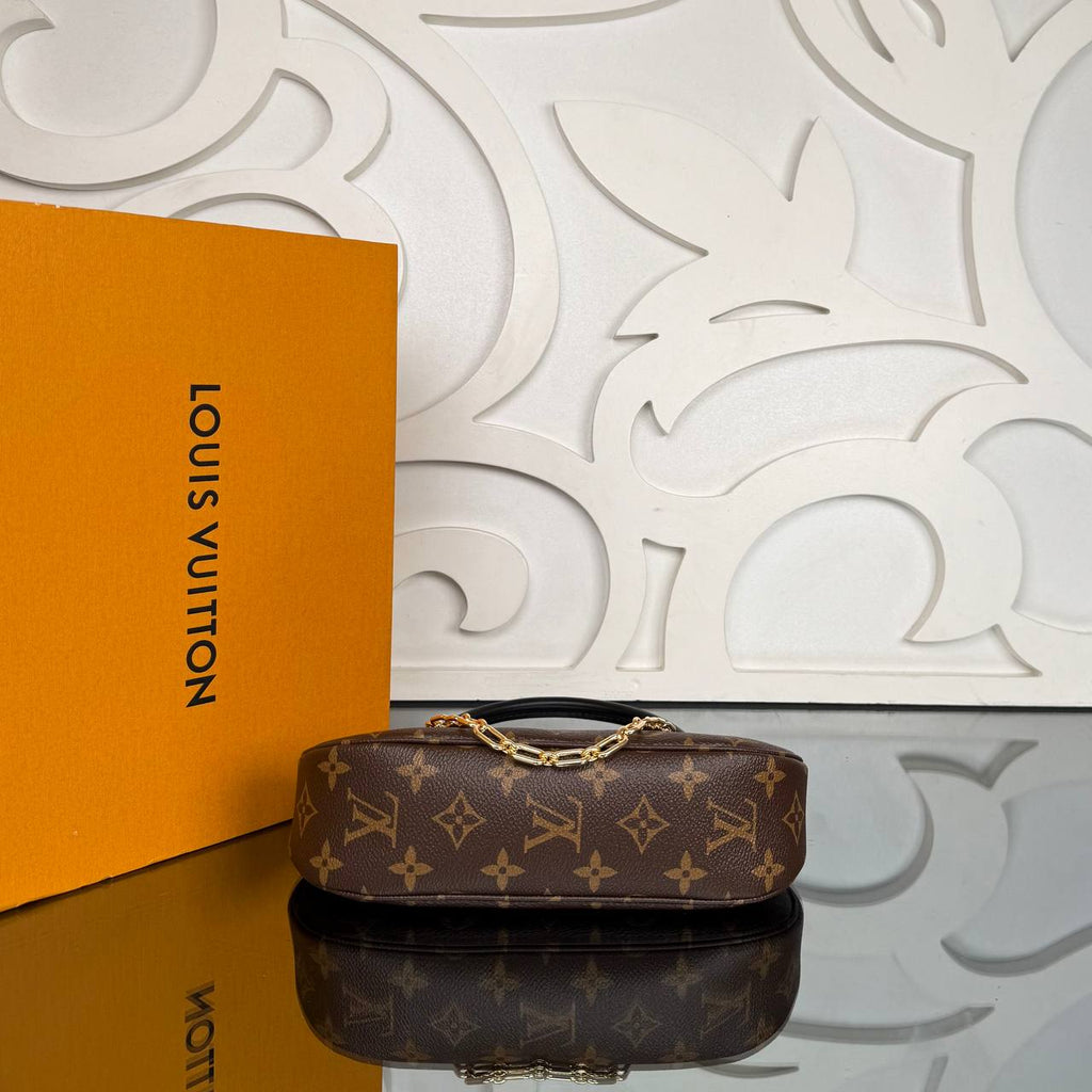 Louis Vuitton Catchy PM Bag

910332 ⭐️