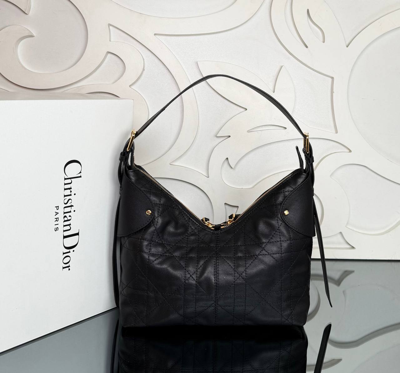 Christian Dior Voyage Bag Medium

30x18 cm 
910379 ⭐️