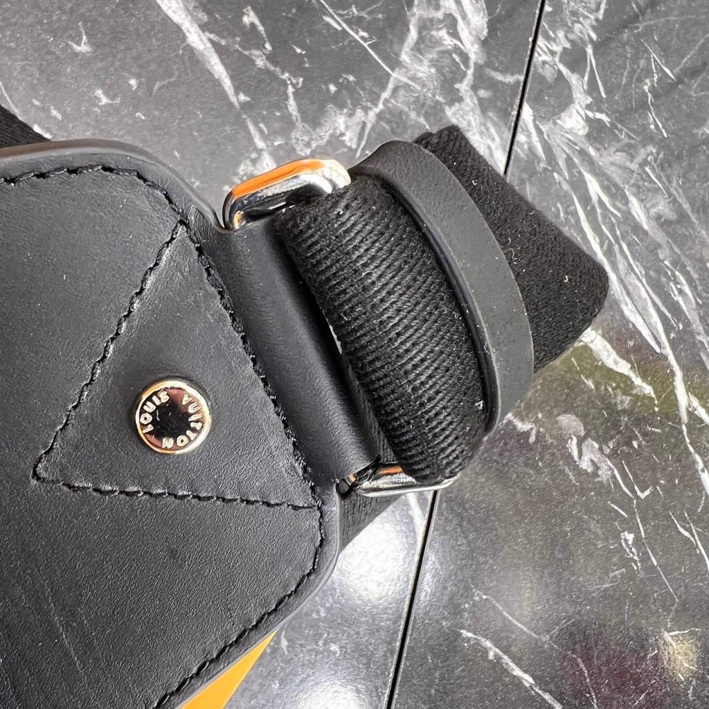 Louis Vuitton Avenue Sling Bag 

642-3