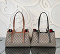 Gucci Emblem Small Tote Bag

28x18 cm 
210164 ⭐️