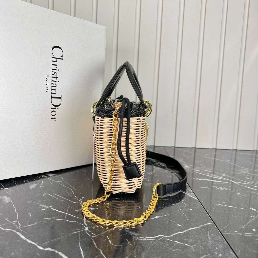 Christian Dior D-Joy Wicker Bag

26x13 cm 
5669 ⭐️