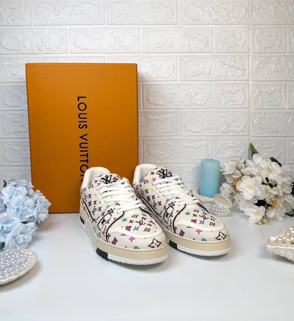 Louis Vuitton Sneakers

3793-5 ⭐️