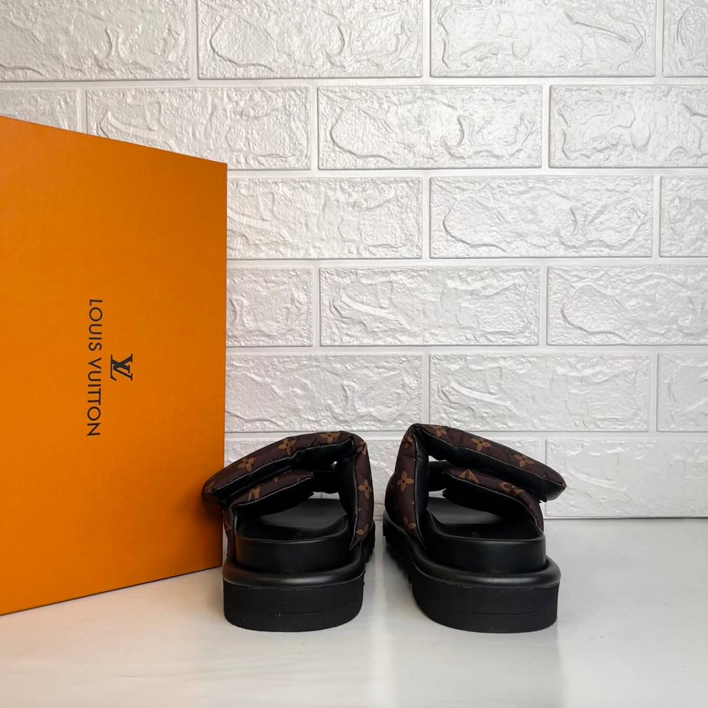 Louis Vuitton Pool Pillow Flat Comfort Mule

211116 ⭐️