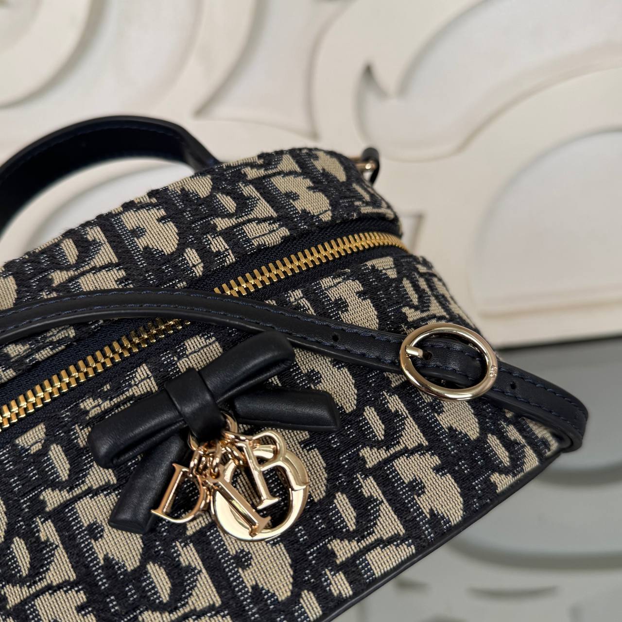 Christian Dior Mini Vanity Bag

17x11.5 cm
910983 ⭐️