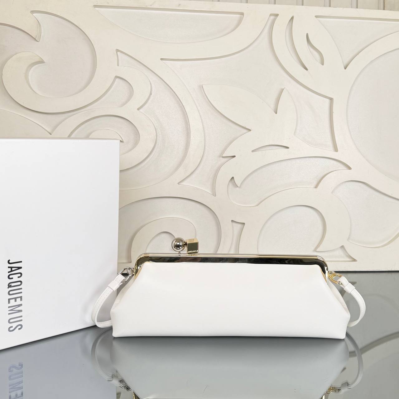 Jacquemus The Berlingot Medium 
Γυναικεία τσάντα 
34x13 cm
910806 ⭐️