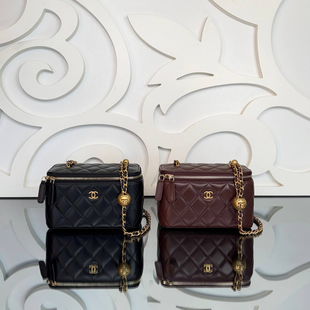 Chanel Small Vanity Bag with Goldball Hardware

16x10 cm
910218 ⭐️