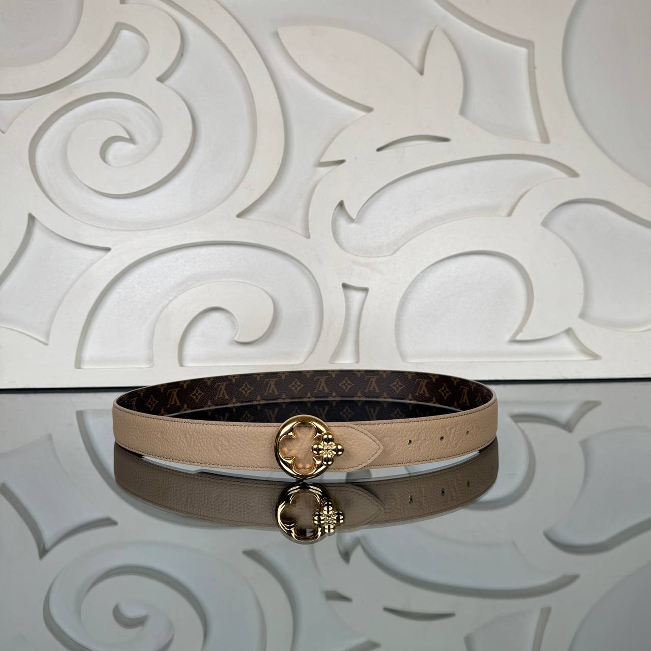 Louis Vuitton Round 30mm Reversible Belt

917033 ⭐️