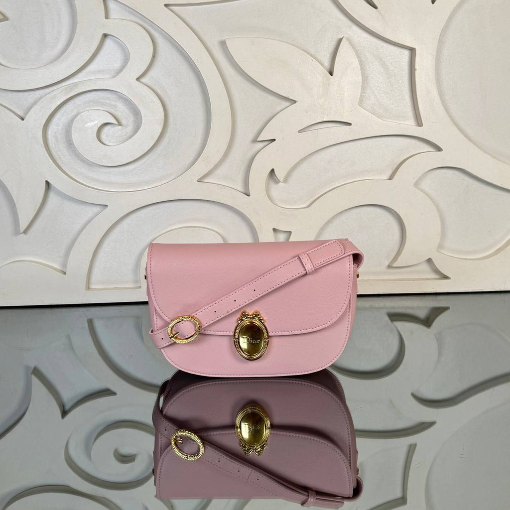 Christian Dior Medallion Flap Bag Medium

23.5x16.5 cm 
910937 ⭐️