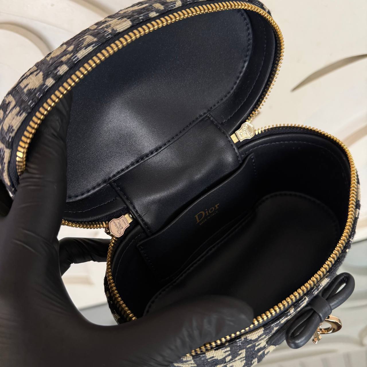Christian Dior Mini Vanity Bag

17x11.5 cm
910983 ⭐️