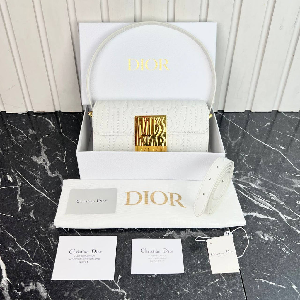 Christian Dior Miss Dior Flap Bag

21.5x11.5 cm
6711 ⭐️