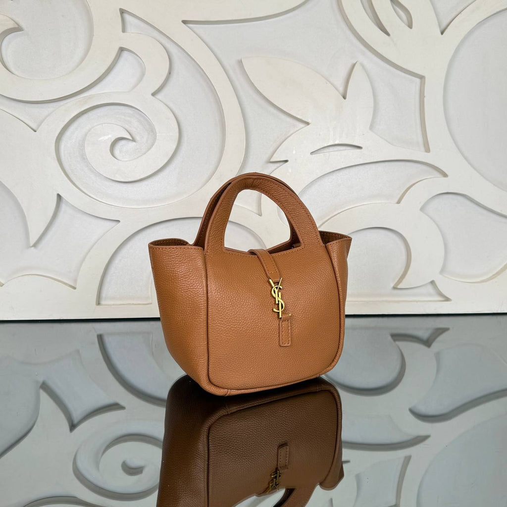 Ysl Saint Laurent Baby Bea in Grained

18x16 cm cm 
910668 ⭐️