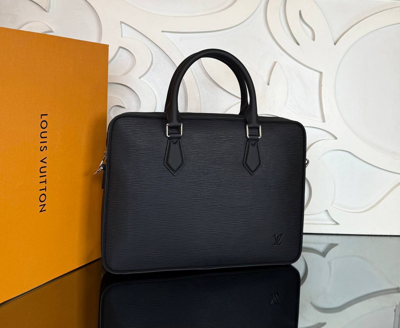 Louis Vuitton Dandy MM Briefcase

910536 ⭐️