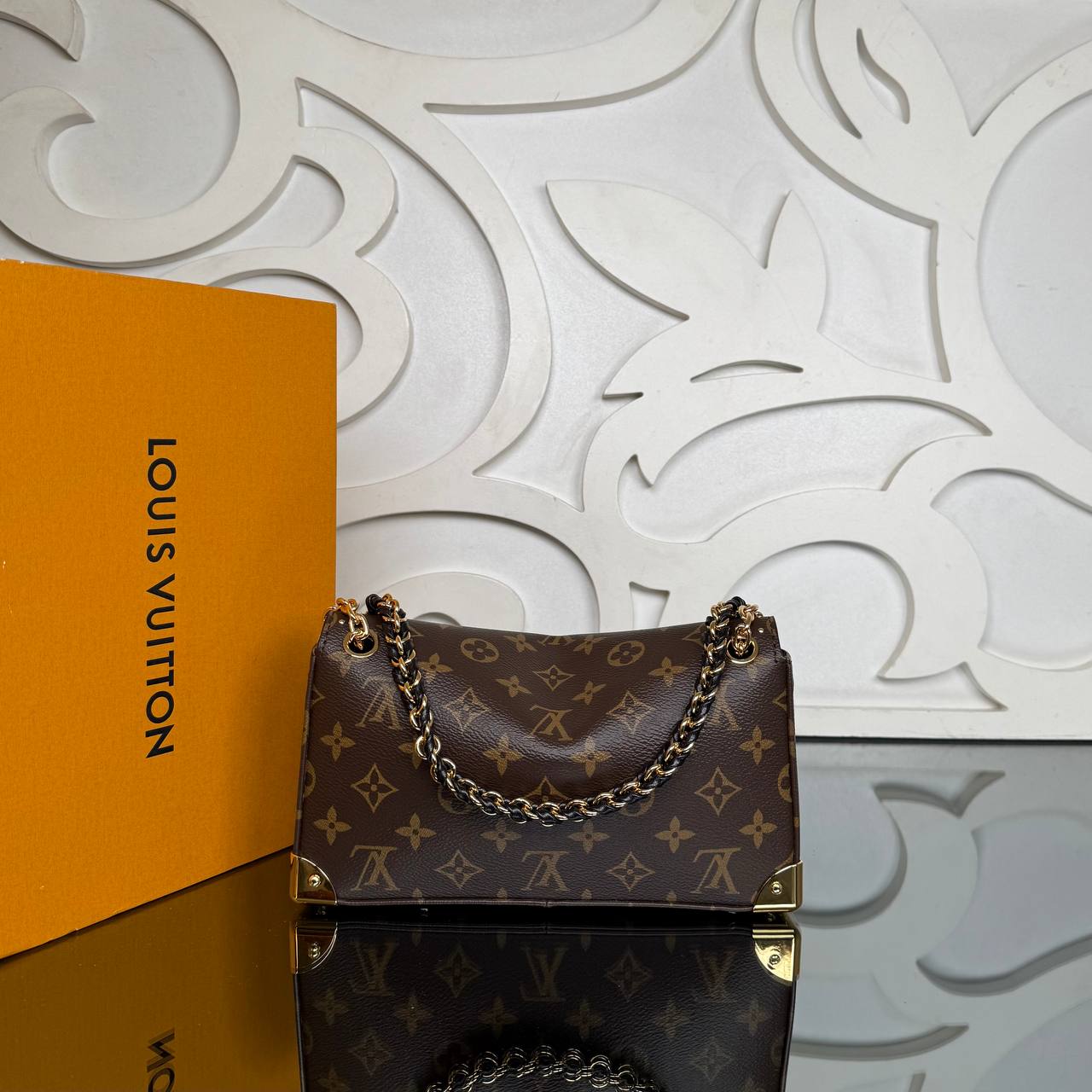 Louis Vuitton Trunkie East West

910471 ⭐️