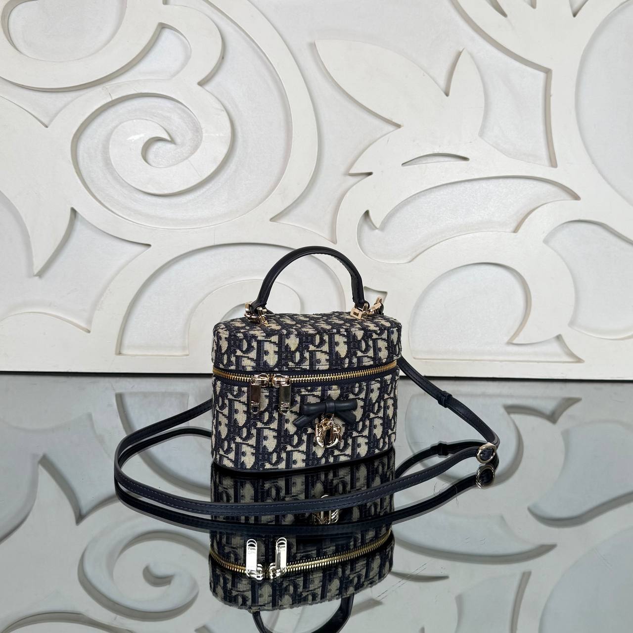 Christian Dior Mini Vanity Bag

17x11.5 cm
910983 ⭐️