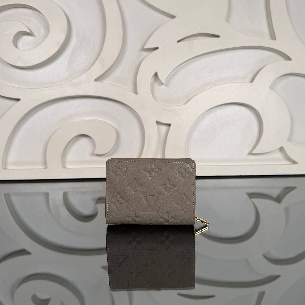 Louis Vuitton Clea Wallet 

210182 ⭐️