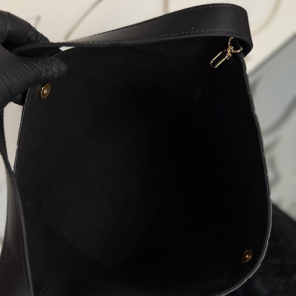 Louis Vuitton All In GM

910007 ⭐️