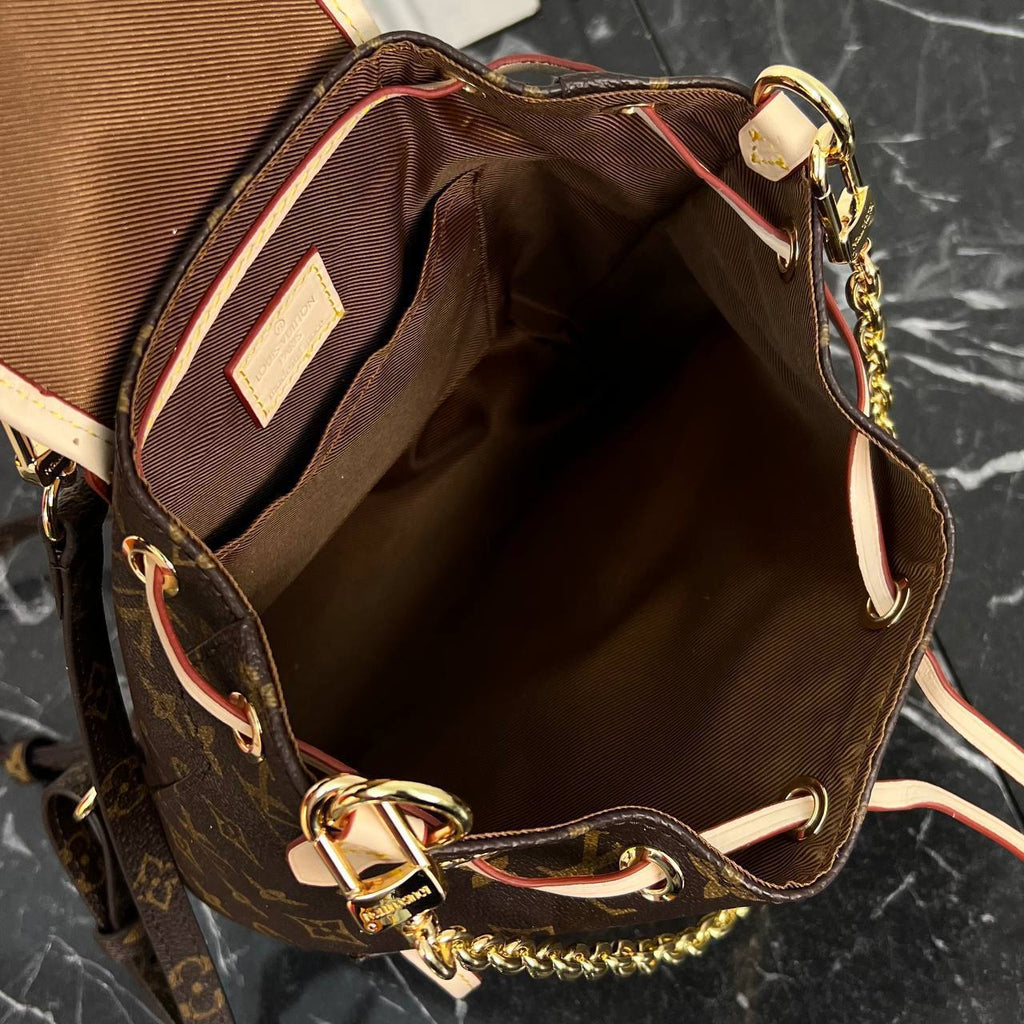 Louis Vuitton Excursion PM Backpack

6448