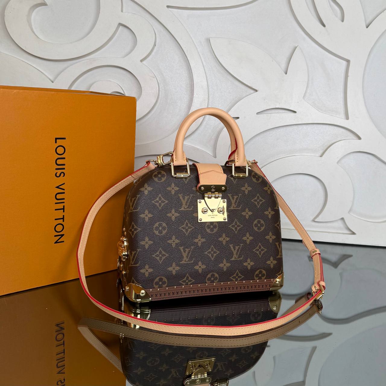 Louis Vuitton Alma Trunk

910958 ⭐️
