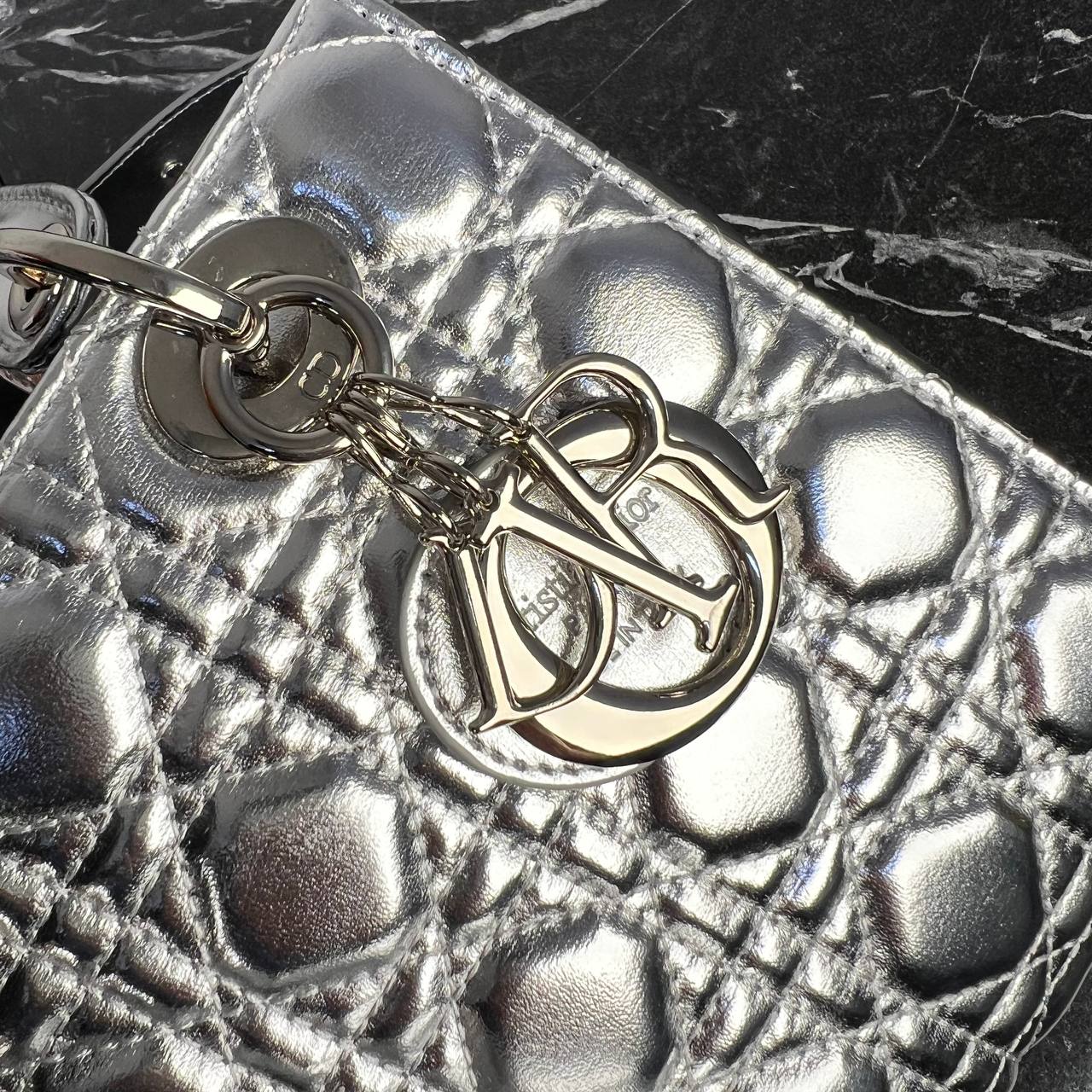 Christian Dior Lady Dior Medium

20x18 cm 
6268-1 ⭐️