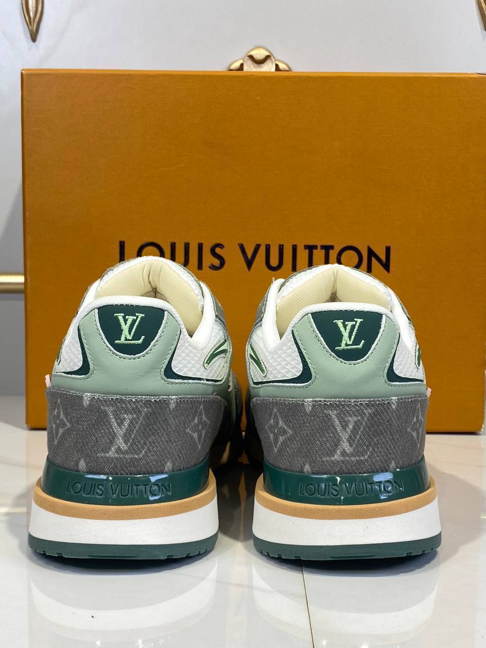 Louis Vuitton Blus Sneakers 

911021 ⭐️
