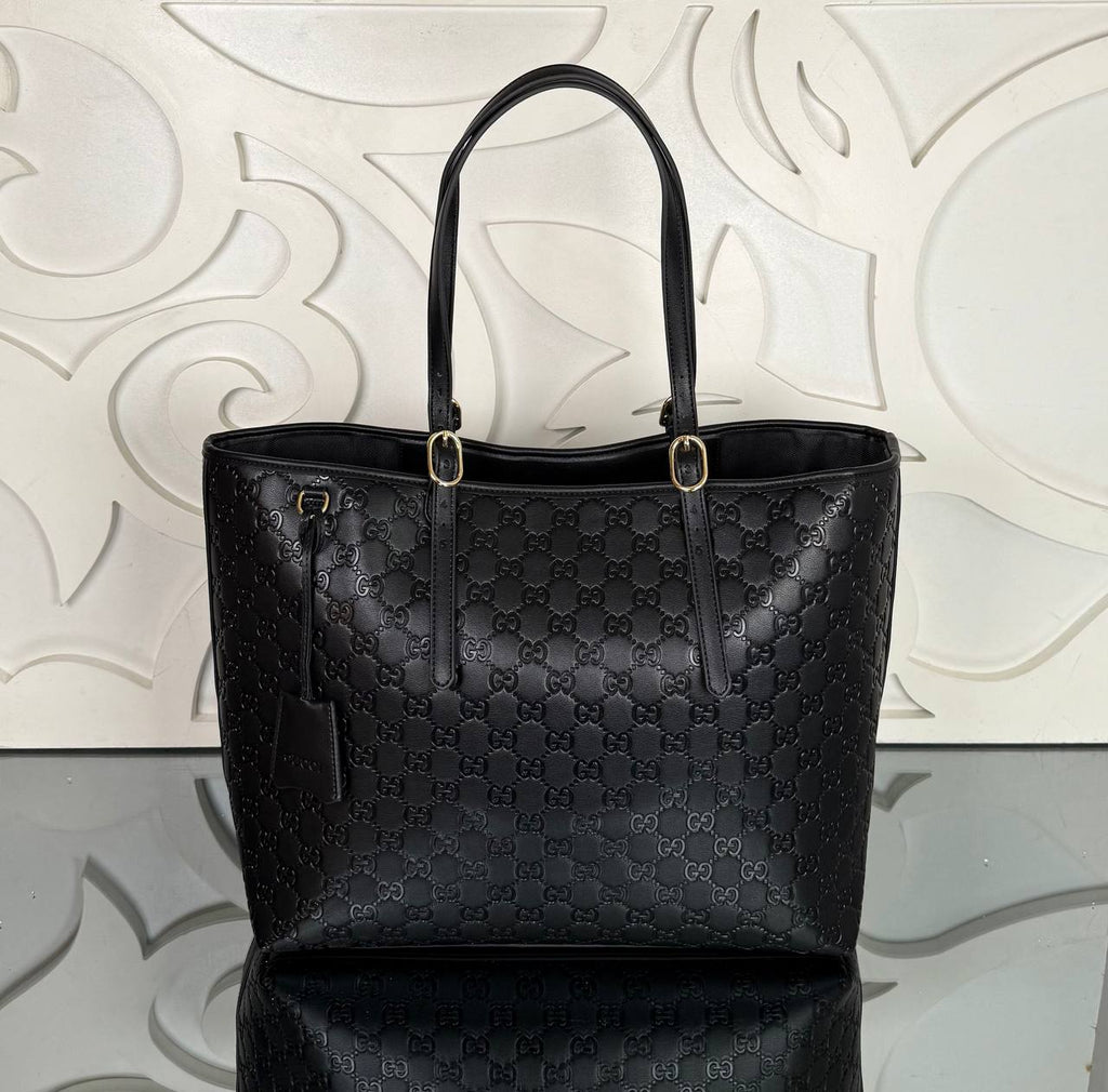 Gucci Emblem Large Tote Bag

37x33 cm 
910376 ⭐️