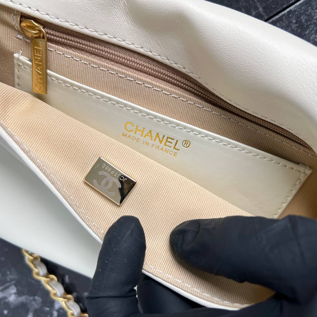 Chanel Small Flap Bag with Chain

24x13 cm 
6821 ⭐️