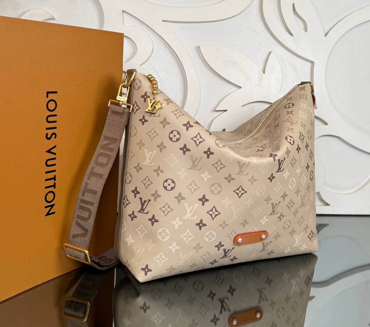 Louis Vuitton Vagabond Hobo Bag

910848 ⭐️