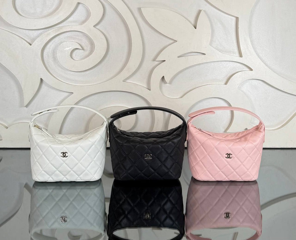 Chanel Mini Hobo Bag

15x9 cm
910706 ⭐️