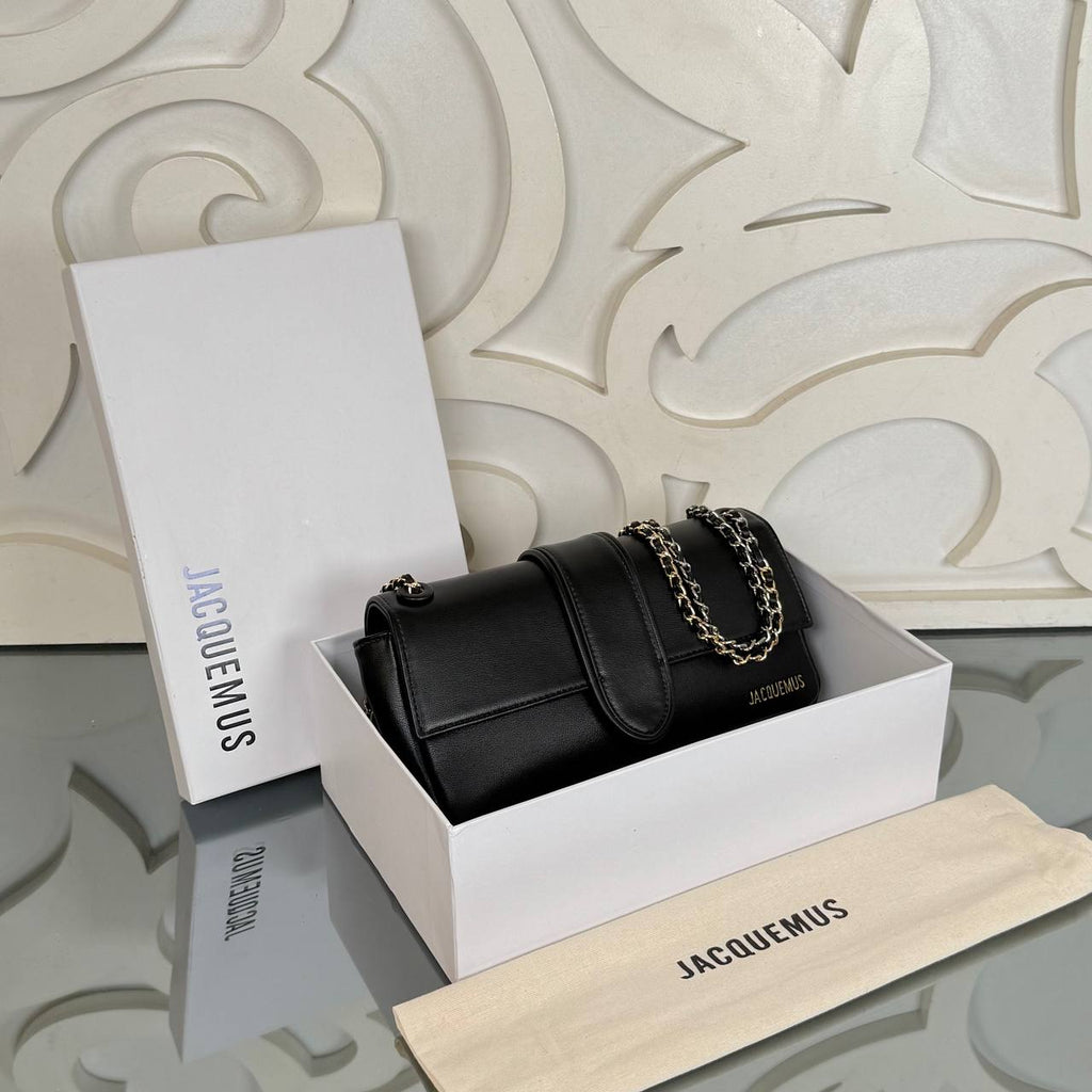 Jacquemus Le Bambino Chaine Shoulder Bag
Τσάντα 
24x13 cm
5736 ⭐️