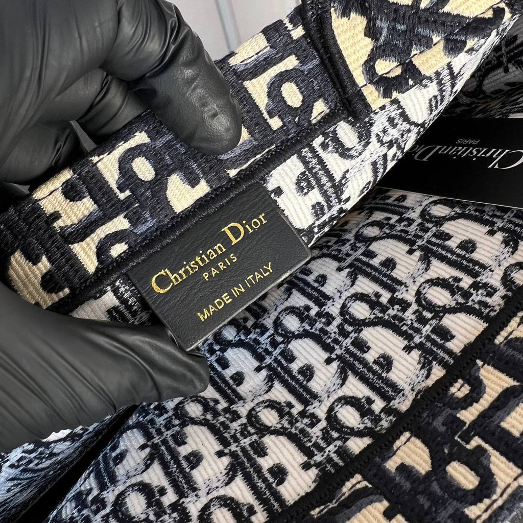 Christian Dior Book Tote Big

42x36 cm 
5656-2